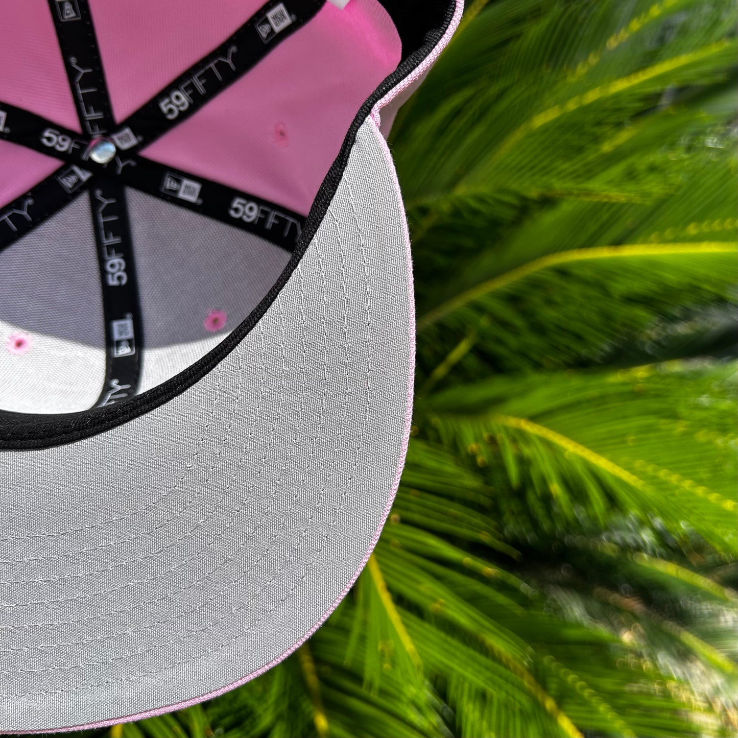 Gorra Exclusiva New Era x Supreme Champion Rings Rosa