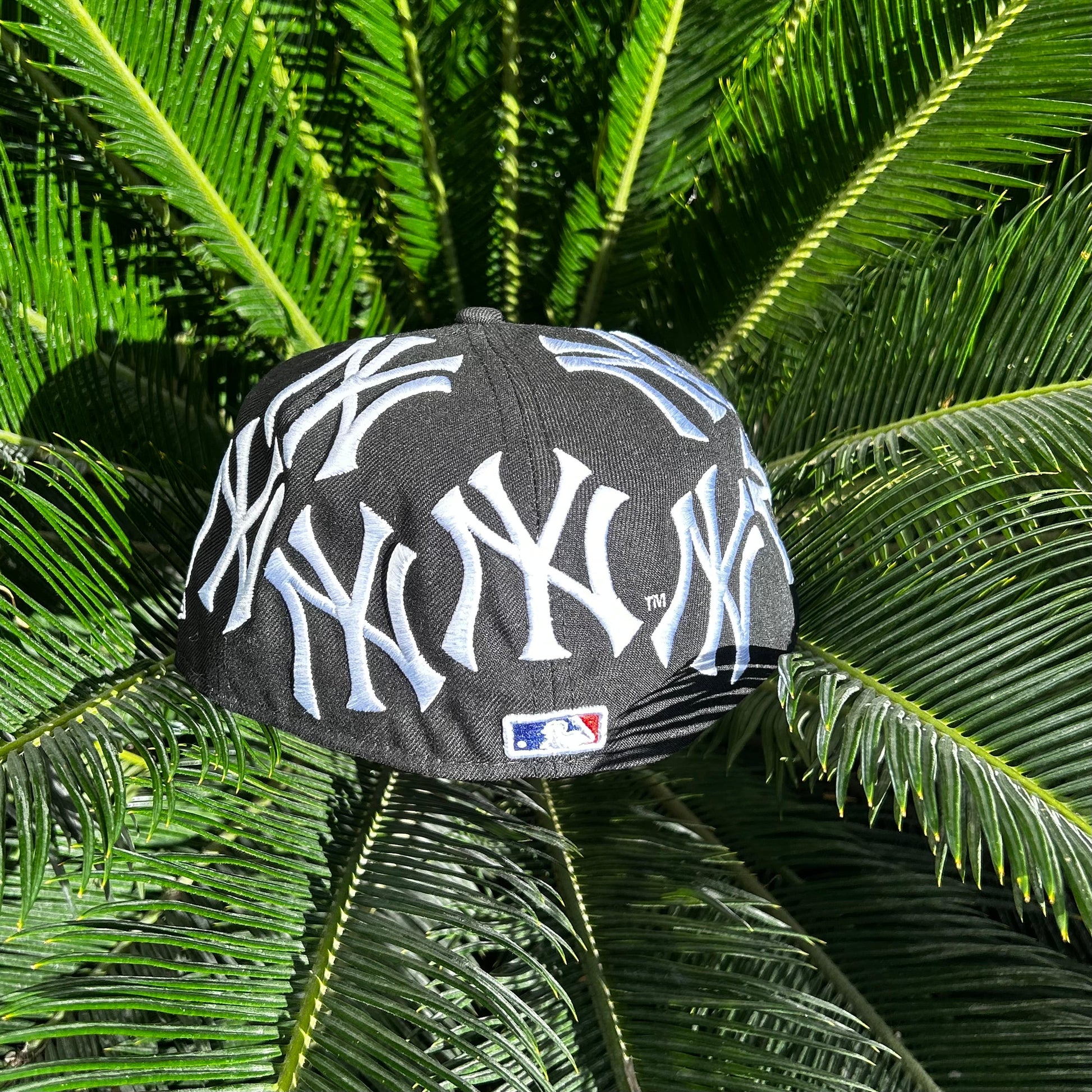 Gorra Exclusiva New Era x Supreme NY Yankees Box Logo - 7 3/8 / Negro