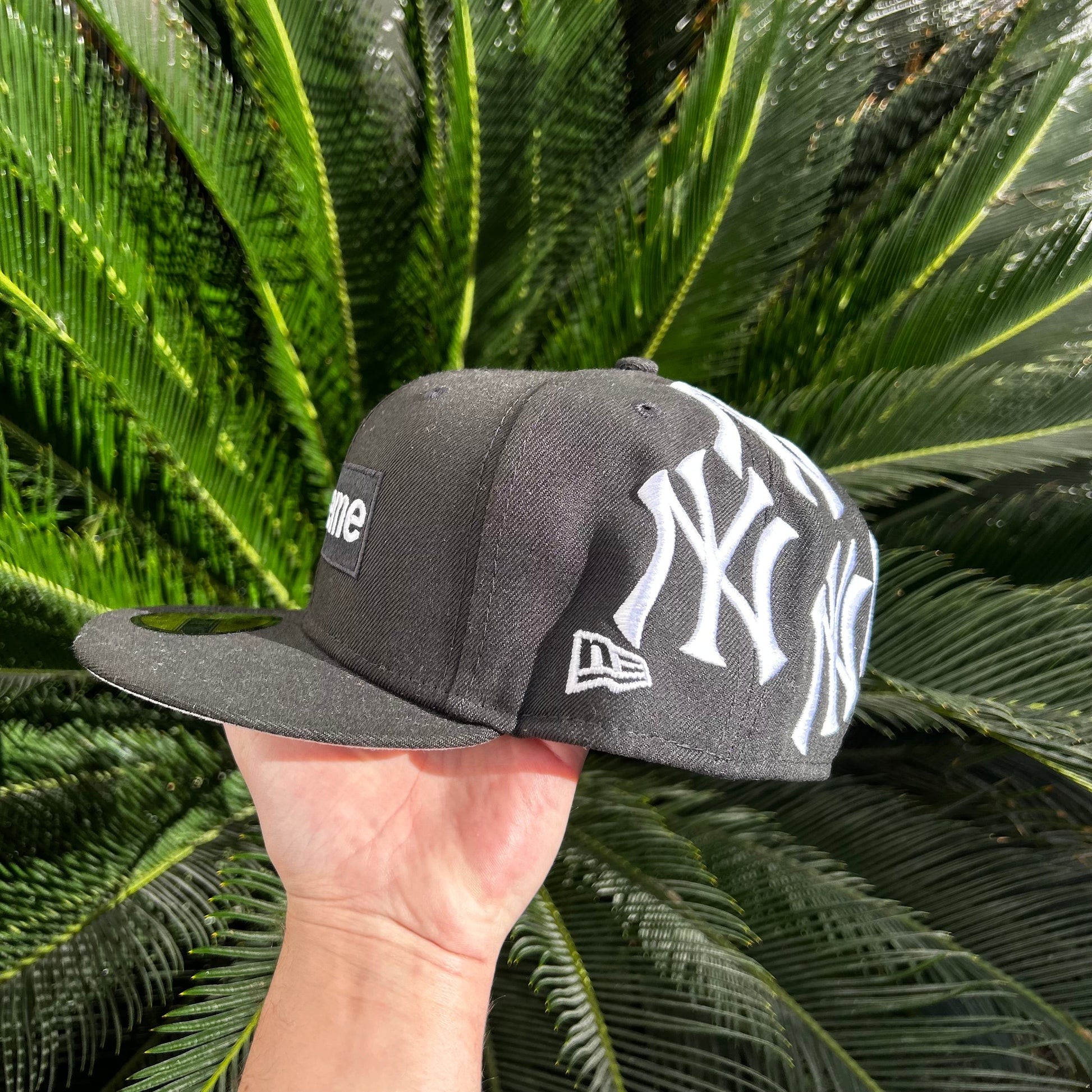 Gorra Exclusiva New Era x Supreme NY Yankees Box Logo - 7 3/8 / Negro