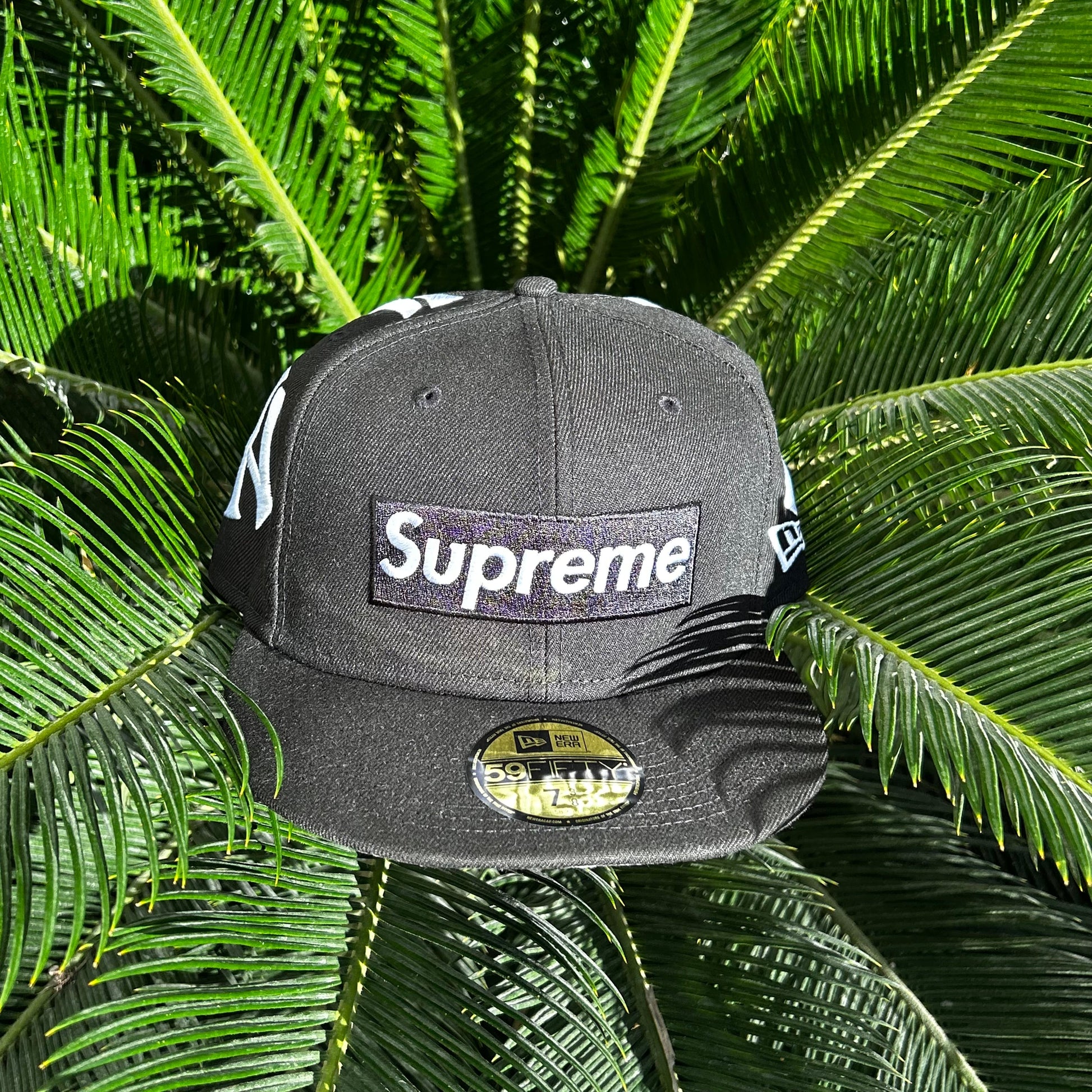 Gorra Exclusiva New Era x Supreme NY Yankees Box Logo - 7 3/8 / Negro
