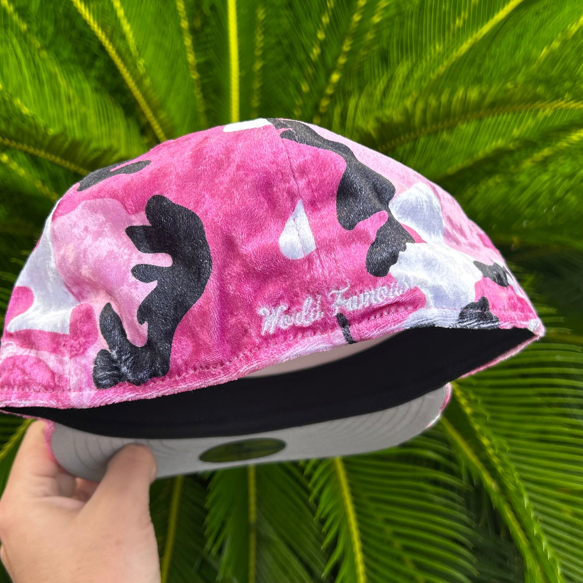 Gorra Exclusiva New Era x Supreme Velvet Camo Rosa - 7 1/2
