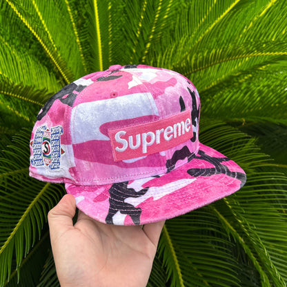 Gorra Exclusiva New Era x Supreme Velvet Camo Rosa - 7 1/2