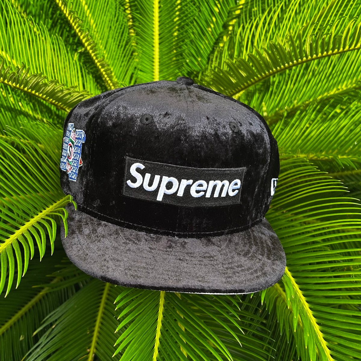 Gorra Exclusiva New Era x Supreme Velvet Negra