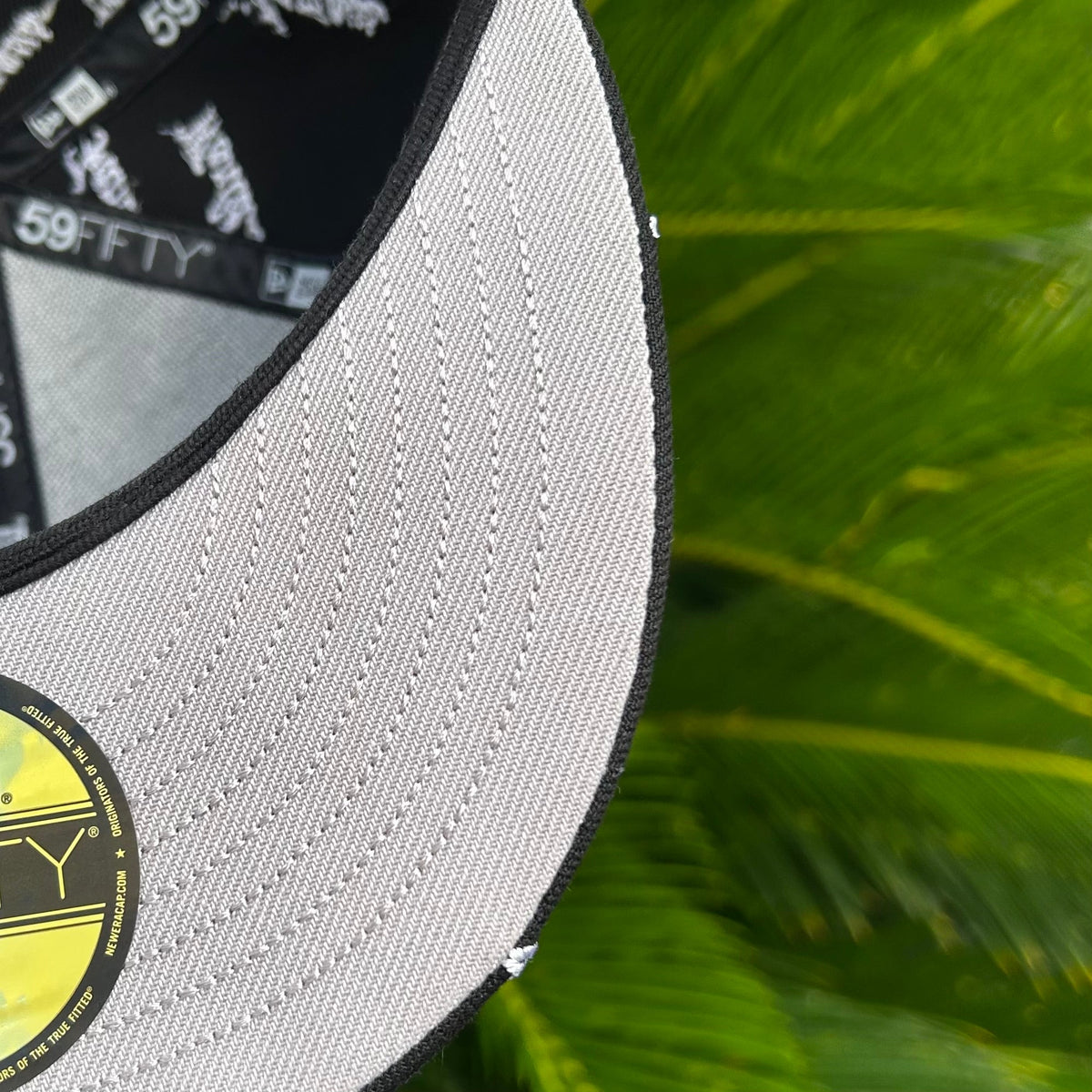 Gorra Exclusiva New Era x Supreme World Famous - 7 3/8 / Negro