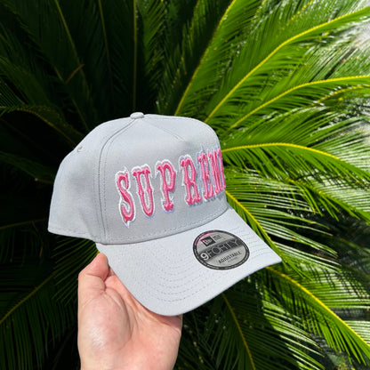 Gorra Exclusiva x Supreme Gris Ajustable