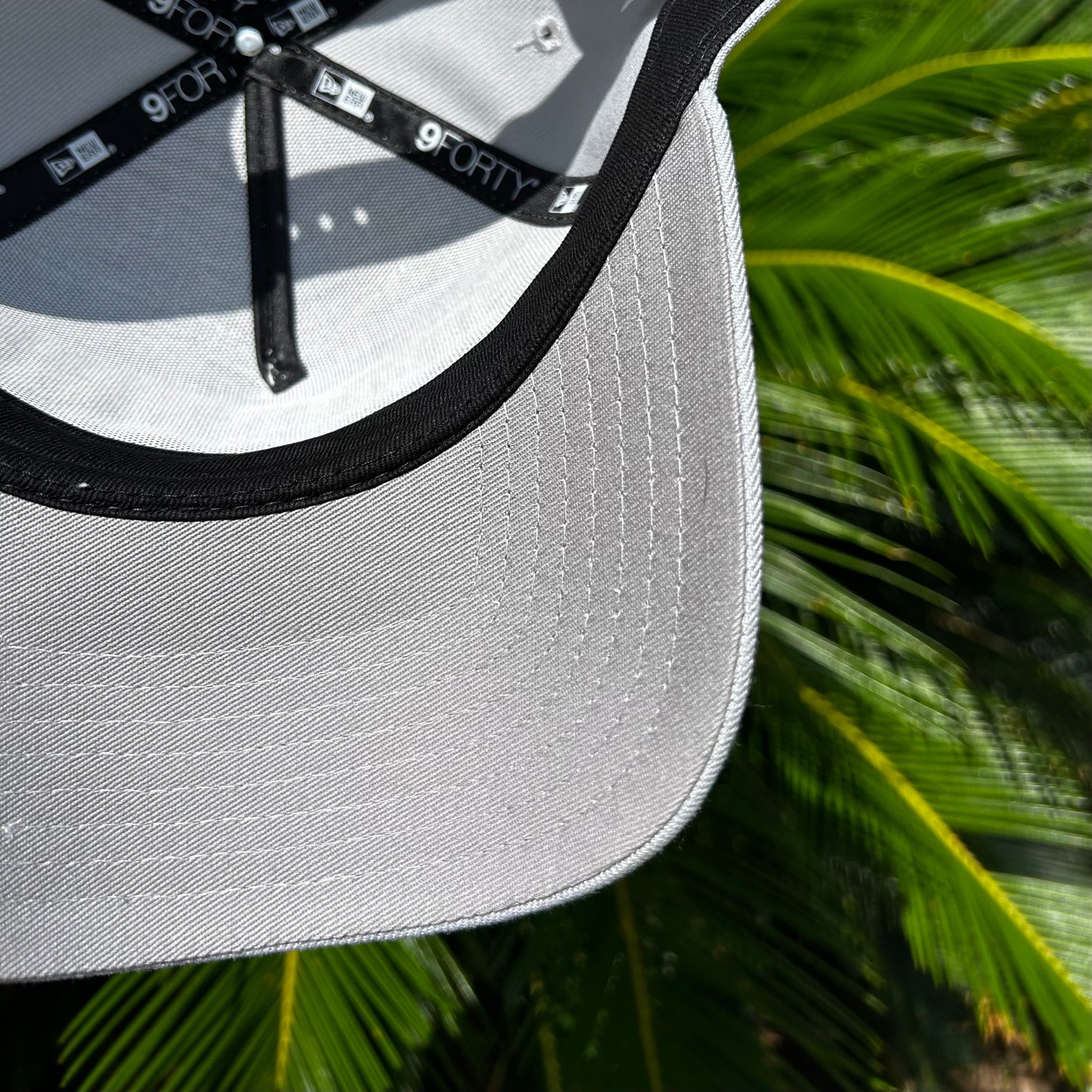 Gorra Exclusiva x Supreme Gris Ajustable