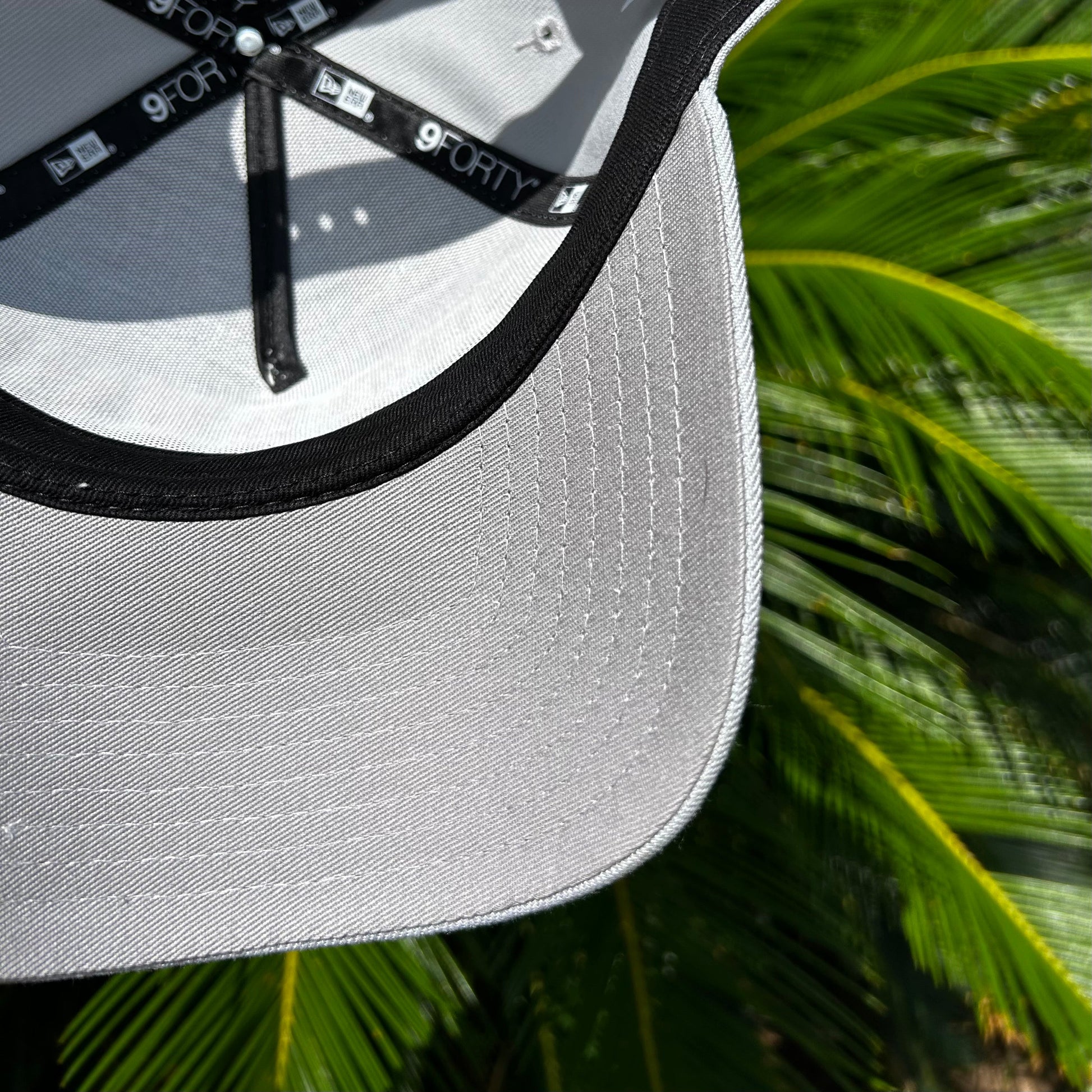 Gorra Exclusiva x Supreme Gris Ajustable
