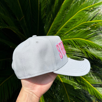 Gorra Exclusiva x Supreme Gris Ajustable