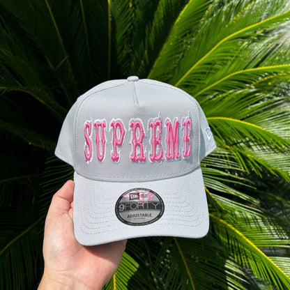 Gorra Exclusiva x Supreme Gris Ajustable