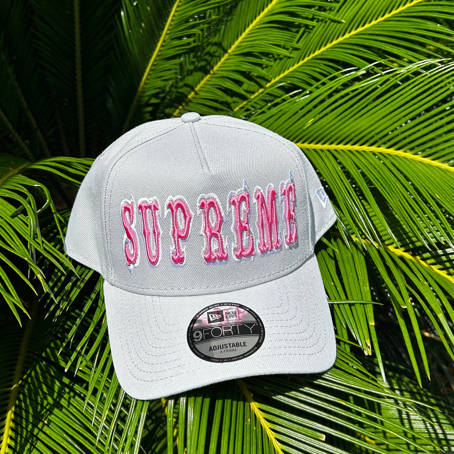 Gorra Exclusiva x Supreme Gris Ajustable