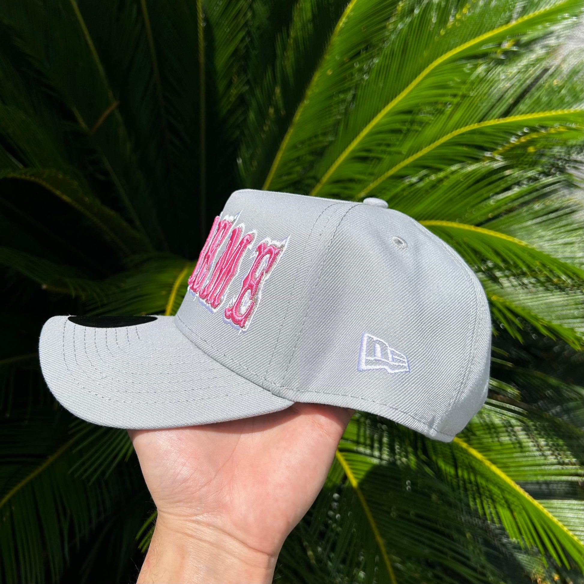 Gorra Exclusiva x Supreme Gris Ajustable