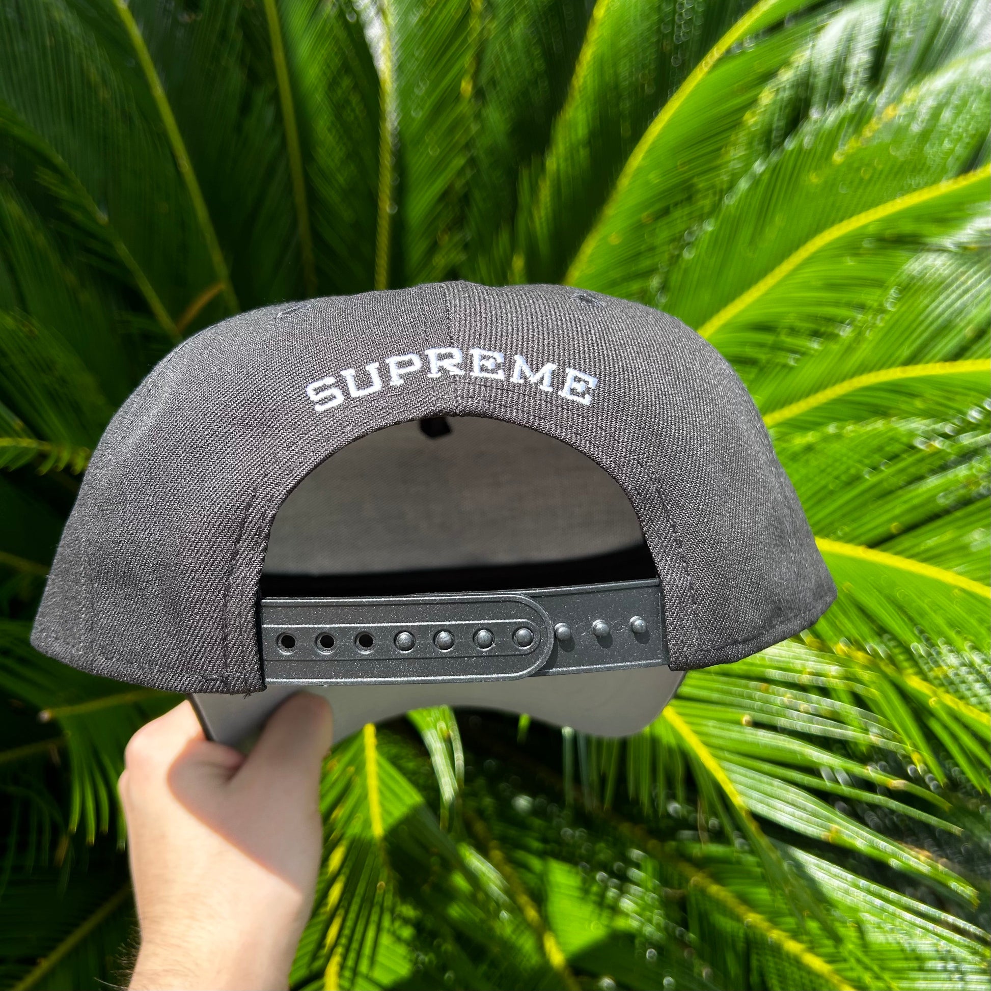Gorra Exclusiva x Supreme Negra Ajustable