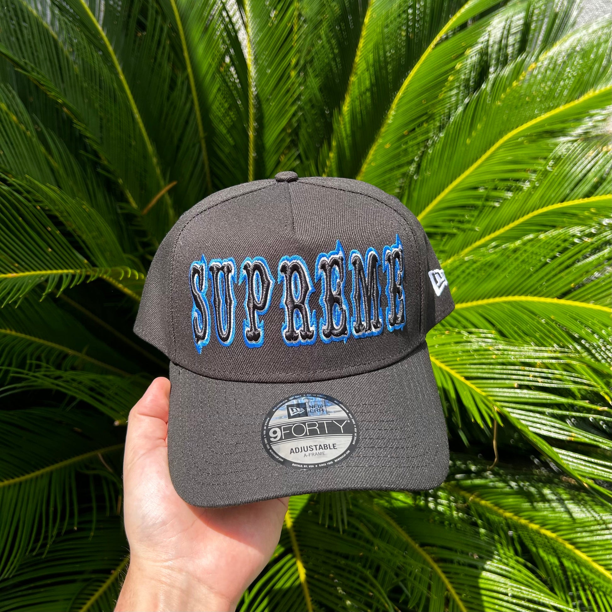 Gorra Exclusiva x Supreme Negra Ajustable