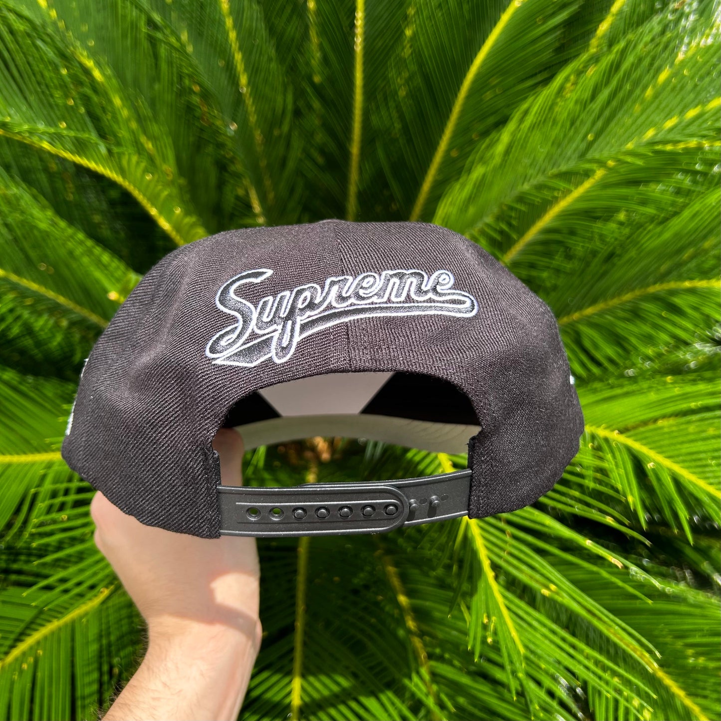 Gorra Exclusiva x Supreme Negra - Ajustable