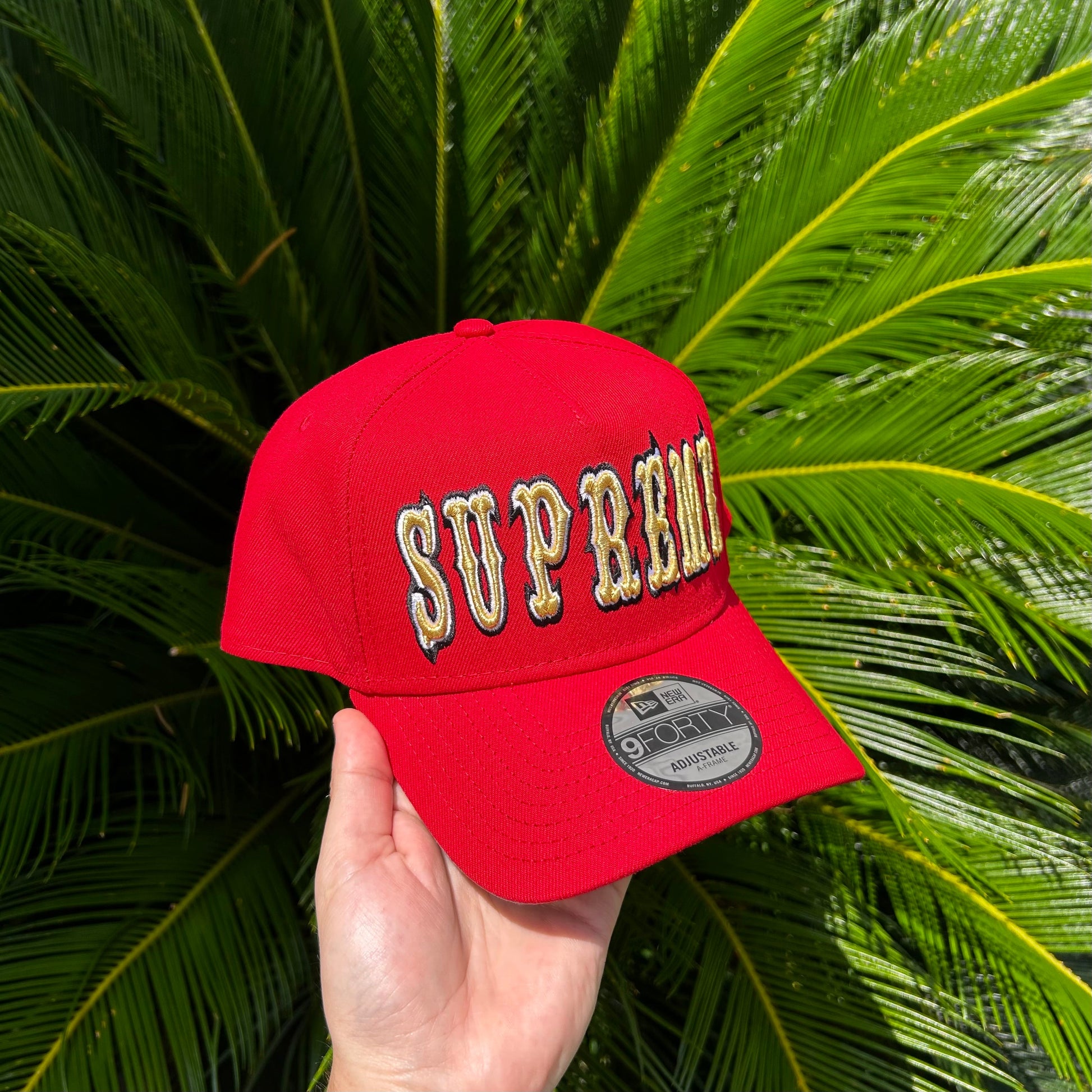 Gorra Exclusiva x Supreme Roja Ajustable - Rojo