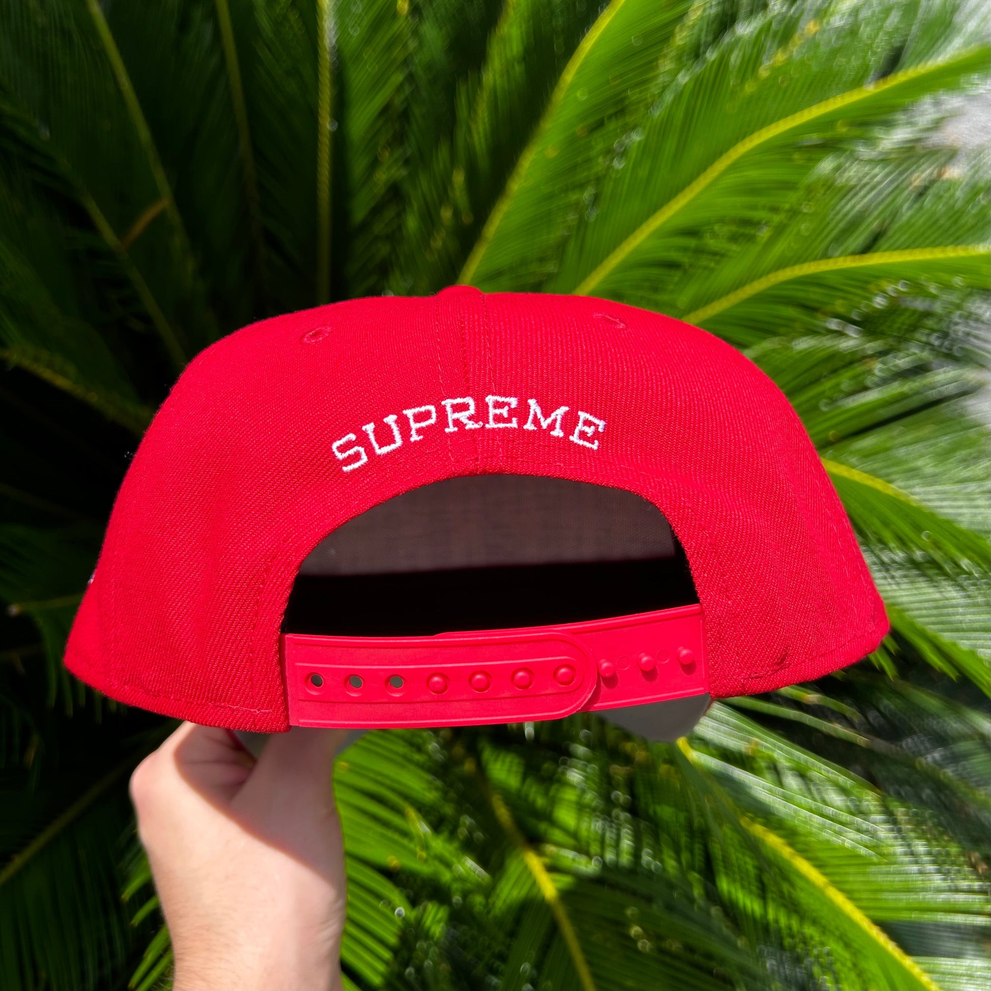 Gorra Exclusiva x Supreme Roja Ajustable - Rojo
