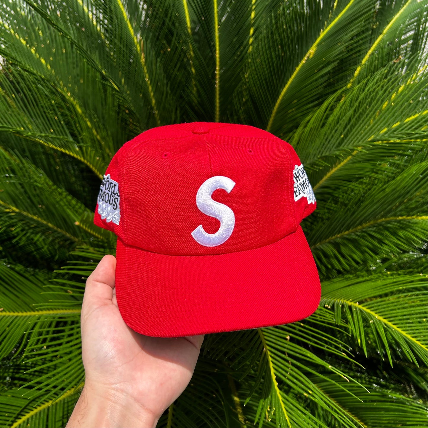 Gorra Exclusiva x Supreme Roja - Ajustable / Rojo