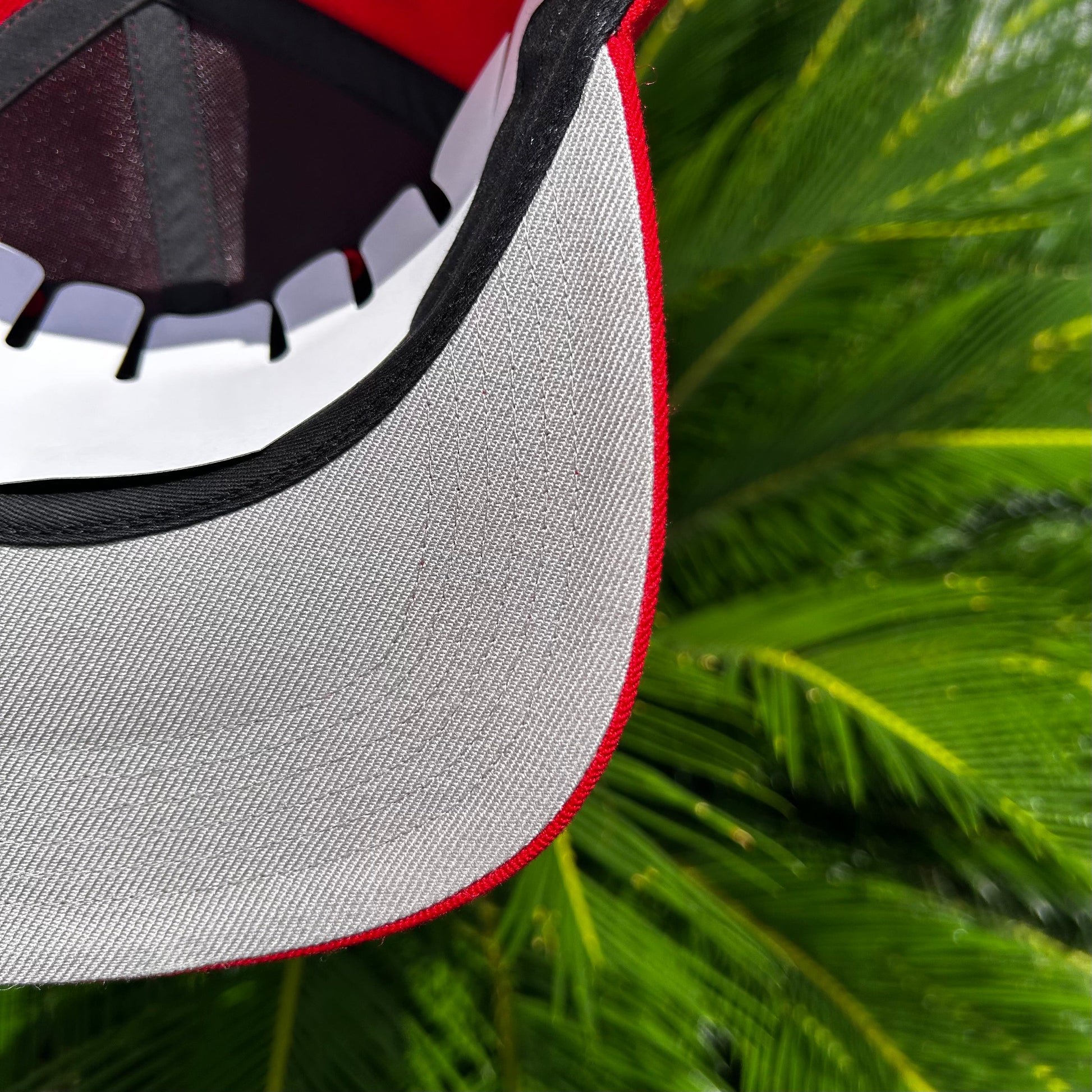 Gorra Exclusiva x Supreme Roja - Ajustable / Rojo