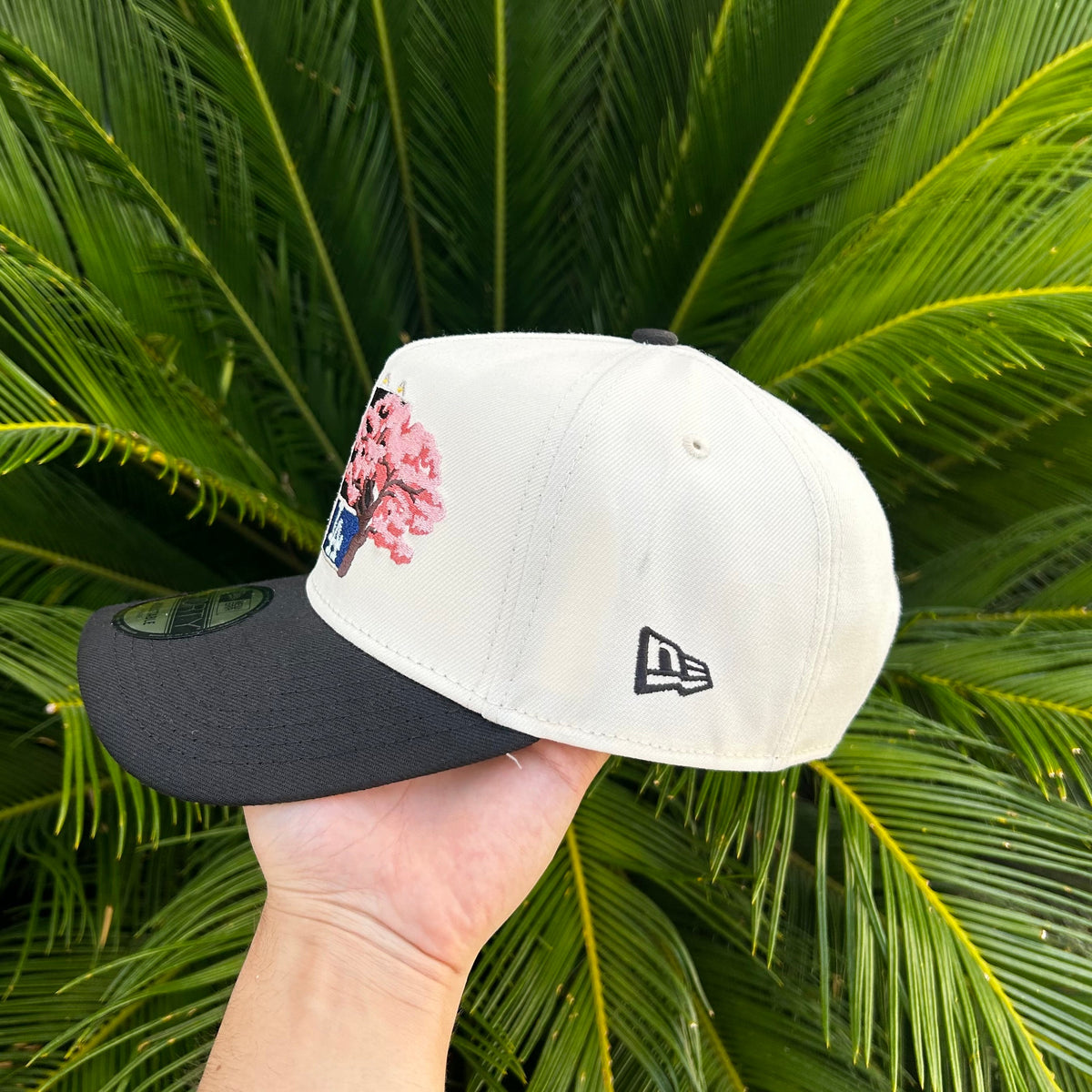 Gorra New Era Exclusiva Dodgers x Sakura - Ajustable / Blanco/Negro