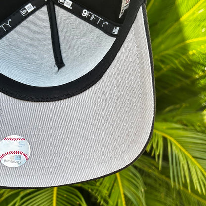 Gorra New Era Exclusiva x Los Angeles Caidos Dodgers 9Fifty - Ajustable / Negro/Rojo