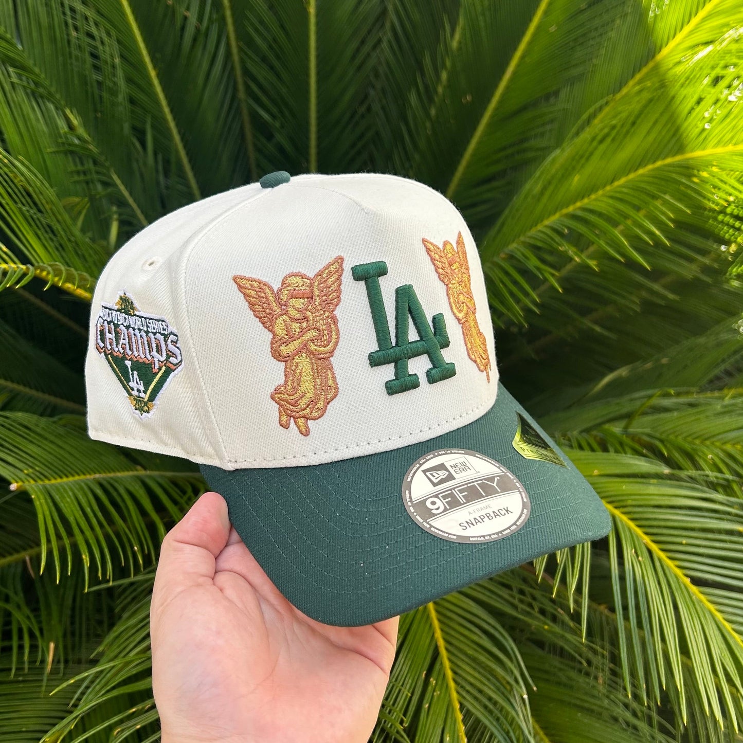 Gorra New Era Exclusiva x Los Angeles Caidos Dodgers 9Fifty - Ajustable / Blanco/Verde