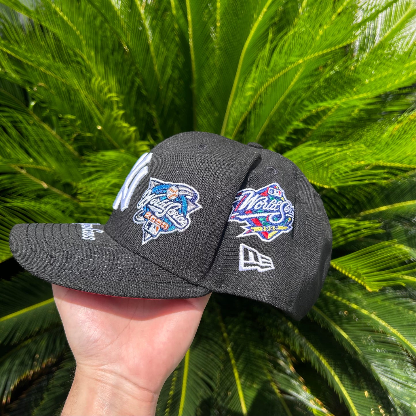 Gorra New Era Exclusiva x NY Yankees 9Fifty - Ajustable / Negro/Rojo