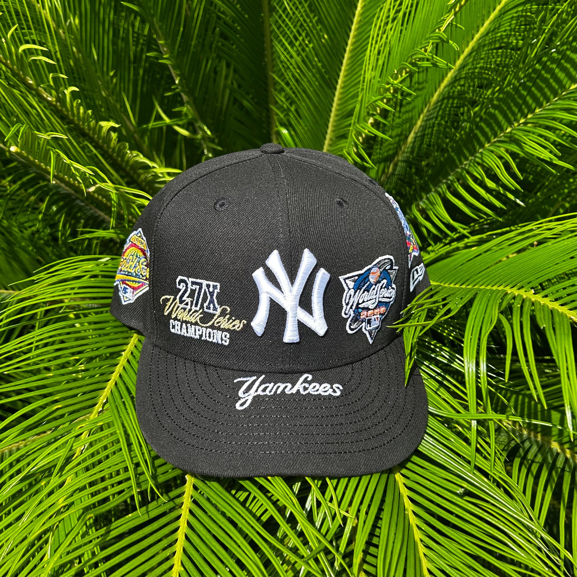 Gorra New Era Exclusiva x NY Yankees 9Fifty - Ajustable / Negro/Rojo
