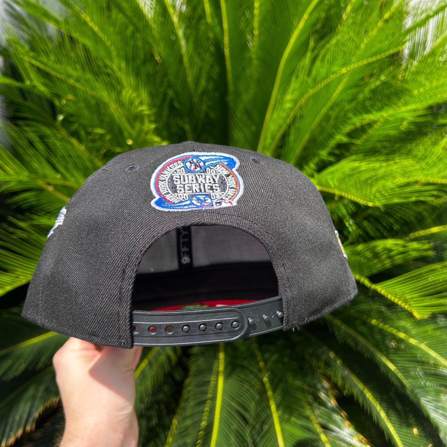 Gorra New Era Exclusiva x NY Yankees 9Fifty - Ajustable / Negro/Rojo