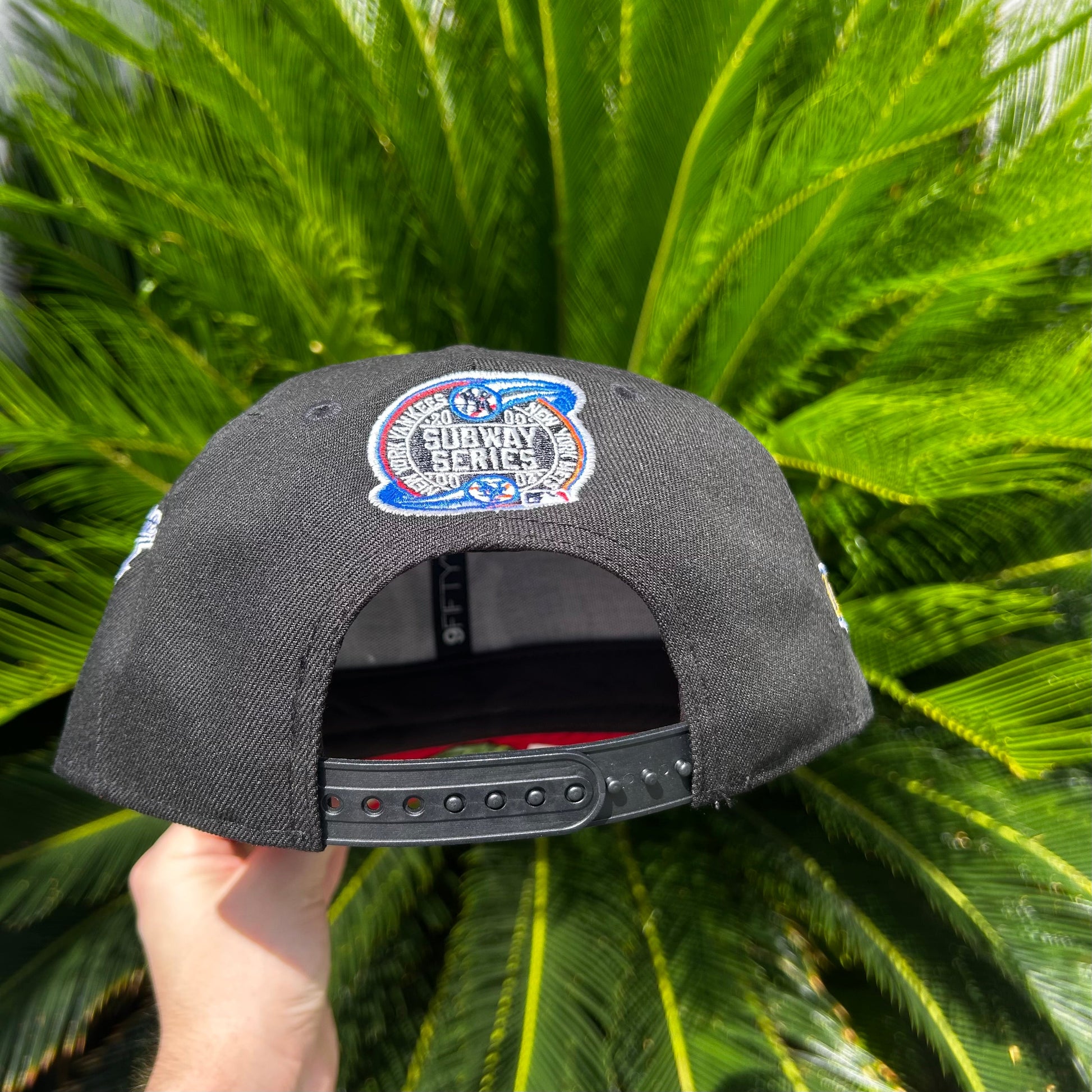 Gorra New Era Exclusiva x NY Yankees 9Fifty - Ajustable / Negro/Rojo