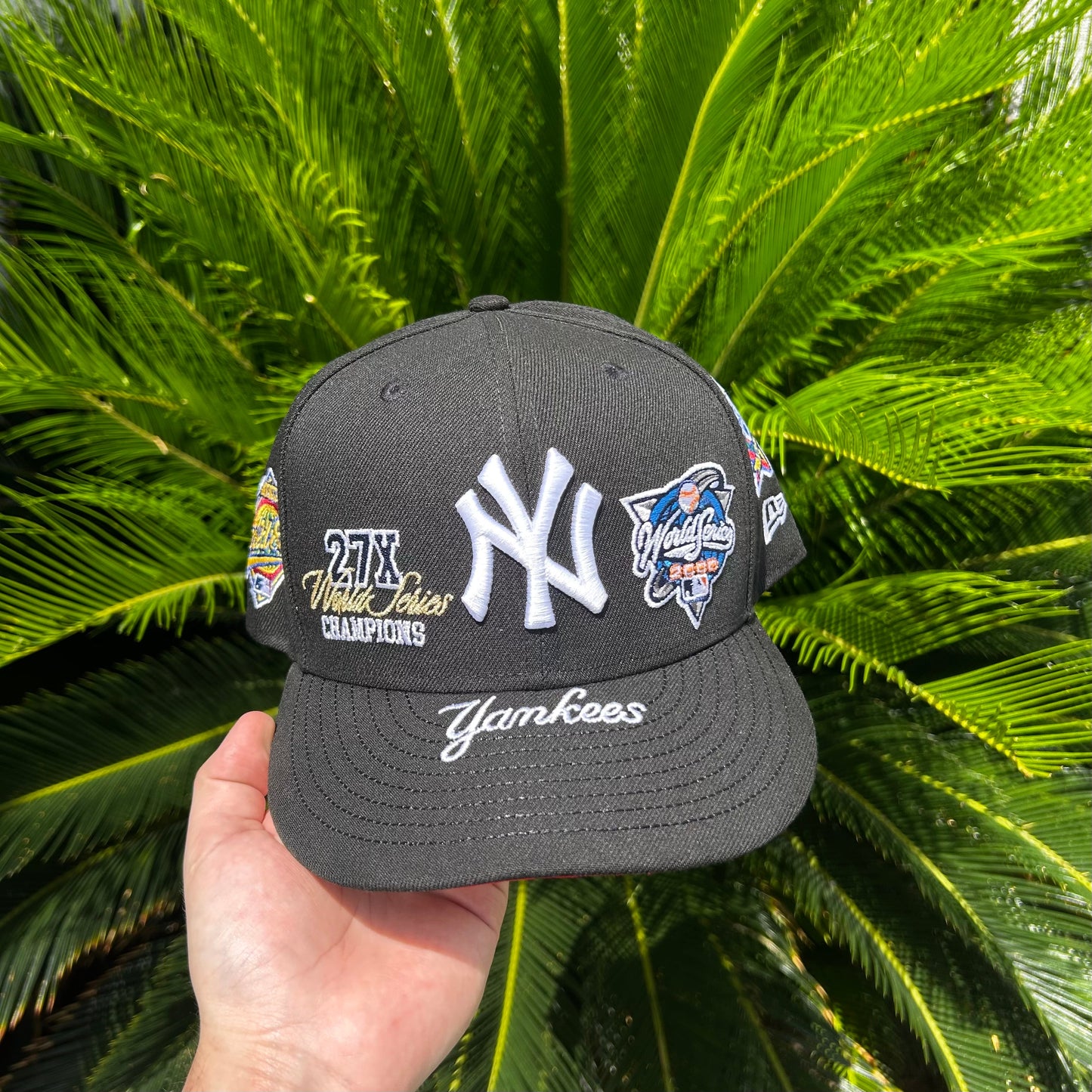 Gorra New Era Exclusiva x NY Yankees 9Fifty - Ajustable / Negro/Rojo