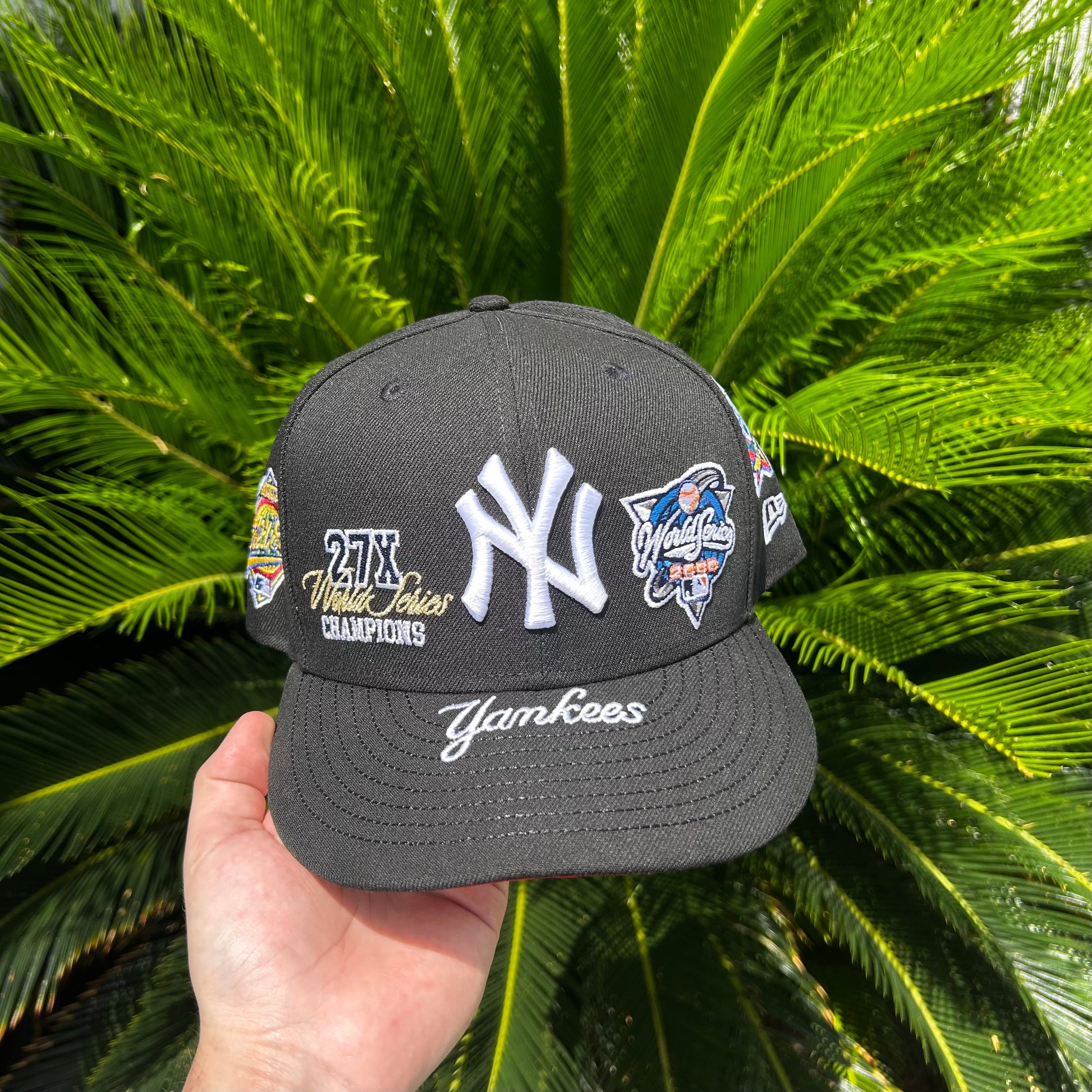 Gorra New Era Exclusiva x NY Yankees 9Fifty - Ajustable / Negro/Rojo