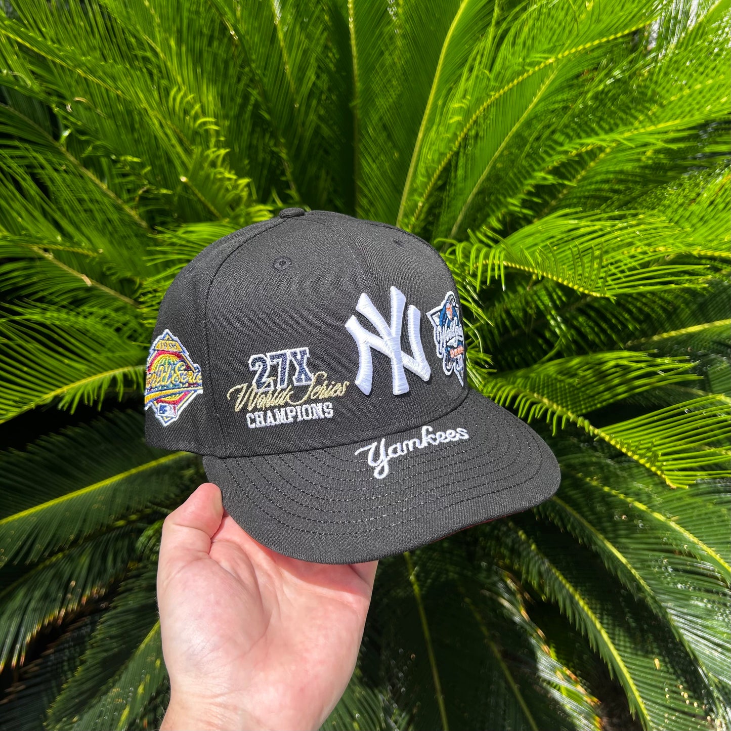 Gorra New Era Exclusiva x NY Yankees 9Fifty - Ajustable / Negro/Rojo