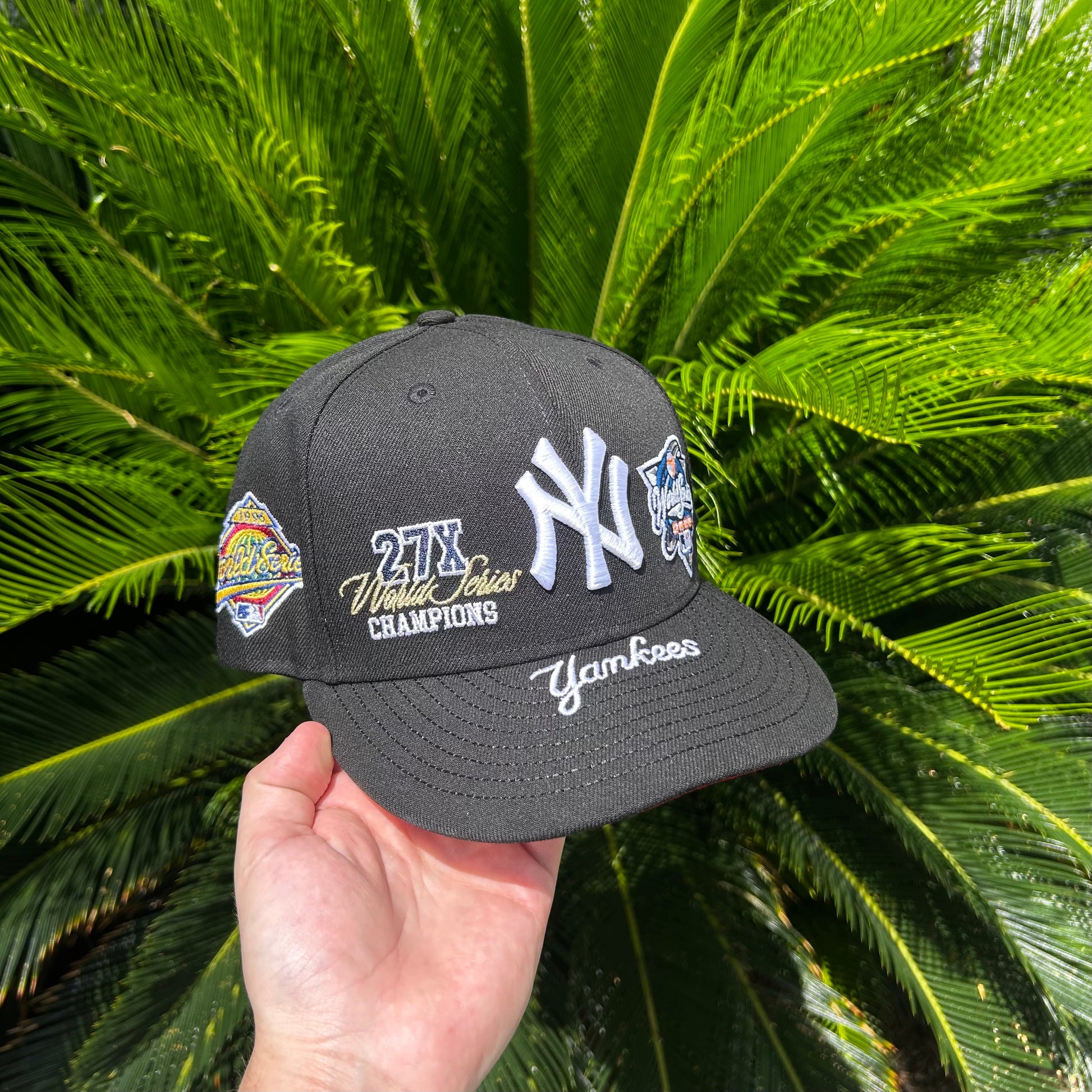 Gorra New Era Exclusiva x NY Yankees 9Fifty - Ajustable / Negro/Rojo