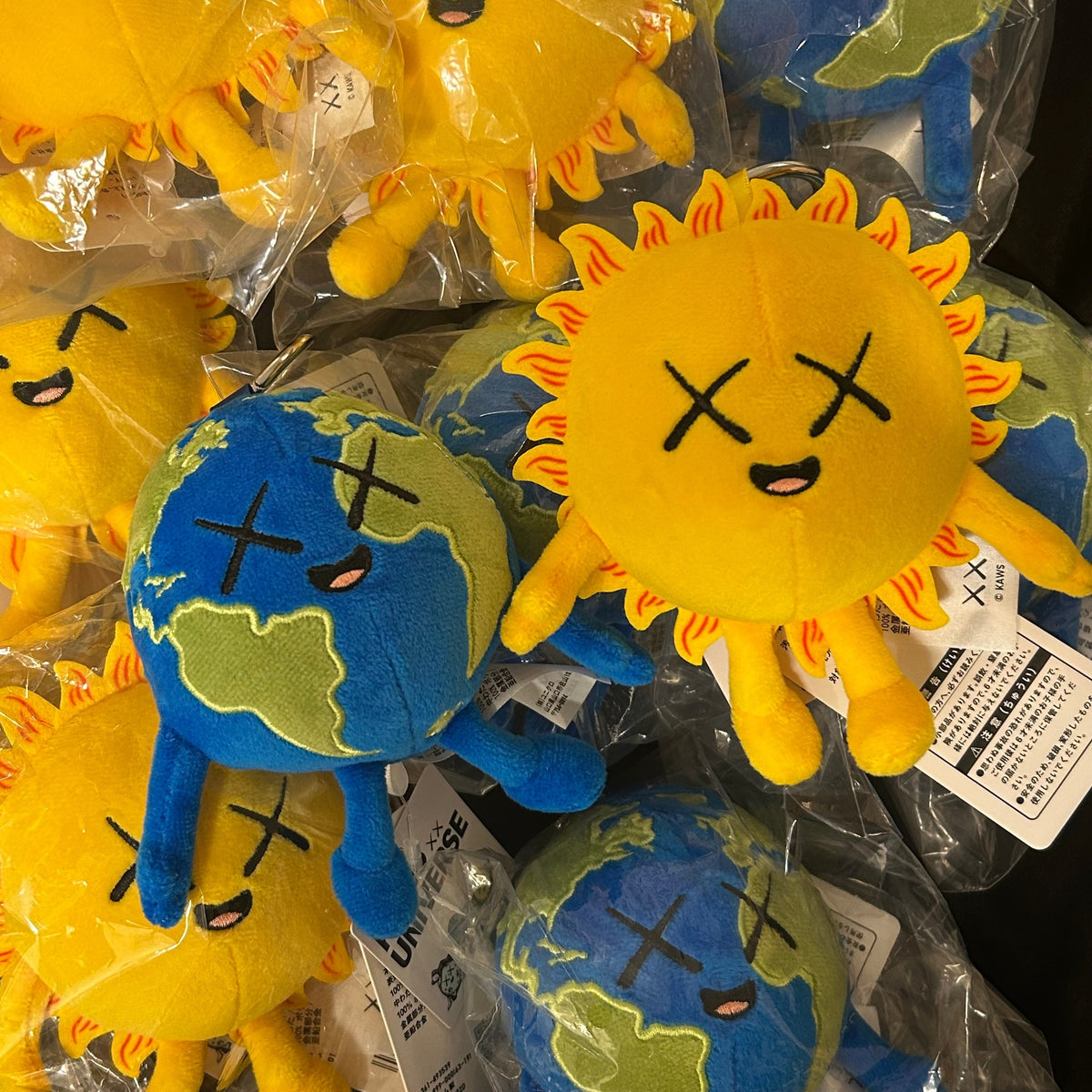 Peluche Kaws Universe